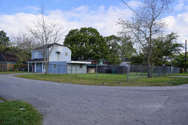 Building Photo - 5709 Craig St