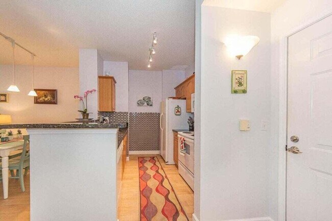 Building Photo - 630 S Sapodilla Ave