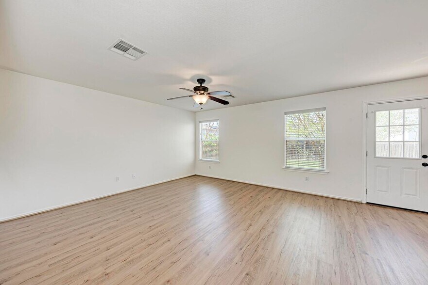 Building Photo - 12740 Bella Pkwy