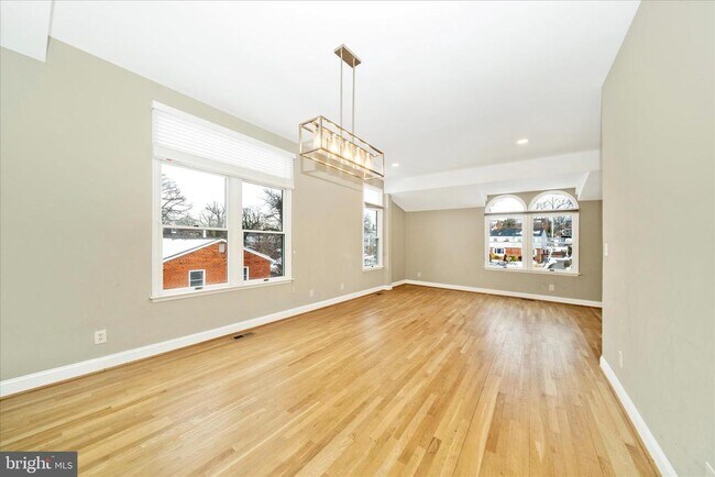 Building Photo - 3313 Moline Rd