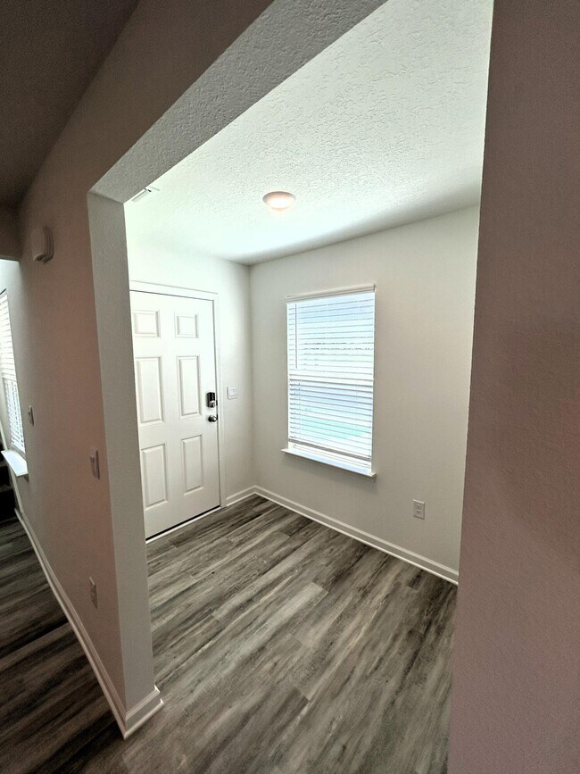 Building Photo - 133 Staggerbush St