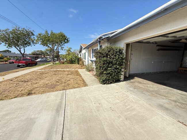 Building Photo - 1741 Lahoud Dr