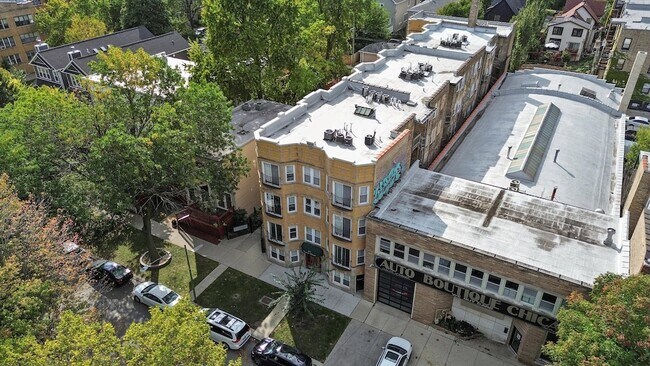 Building Photo - 3918 N Kedvale Ave