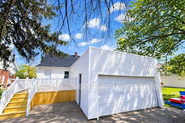 Building Photo - 409 Gibbs Ave