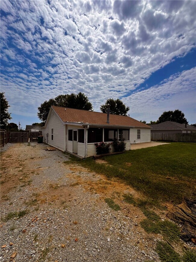 Building Photo - 659 Frances Dr