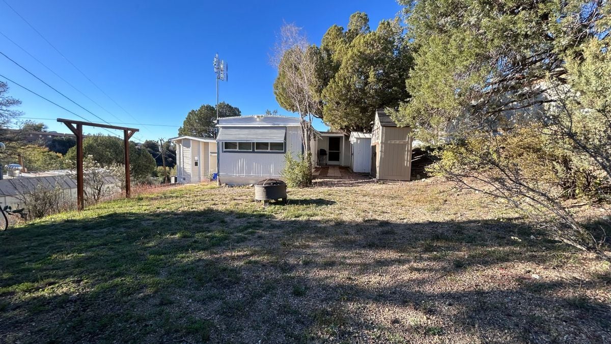 Building Photo - 202 Cactus Dr