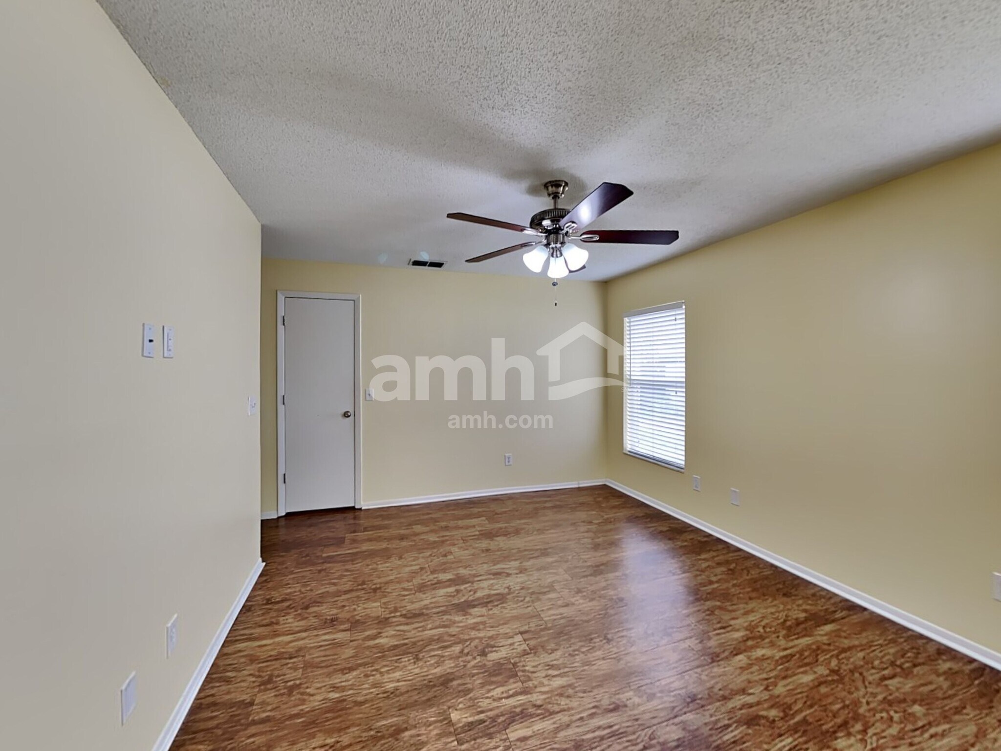 Building Photo - 3049 Holland Dr