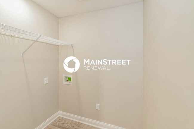 Building Photo - 4 Bedroom Pet-Friendly Home in Shepherdsvi...