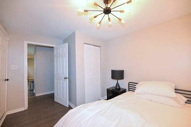 Building Photo - 912 Charlotte St