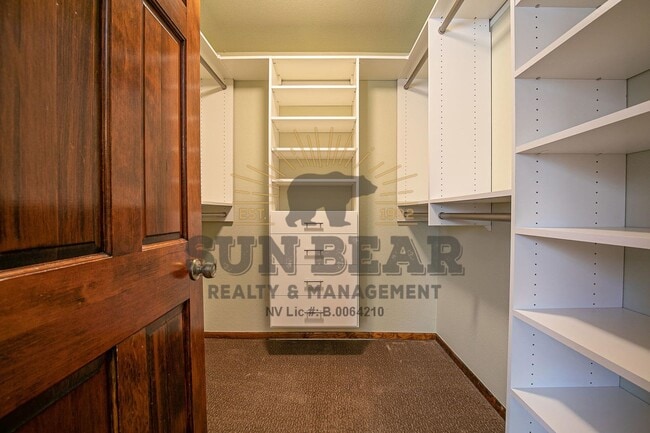 Building Photo - Gorgeous Condo in Central Incline - Dog fr...