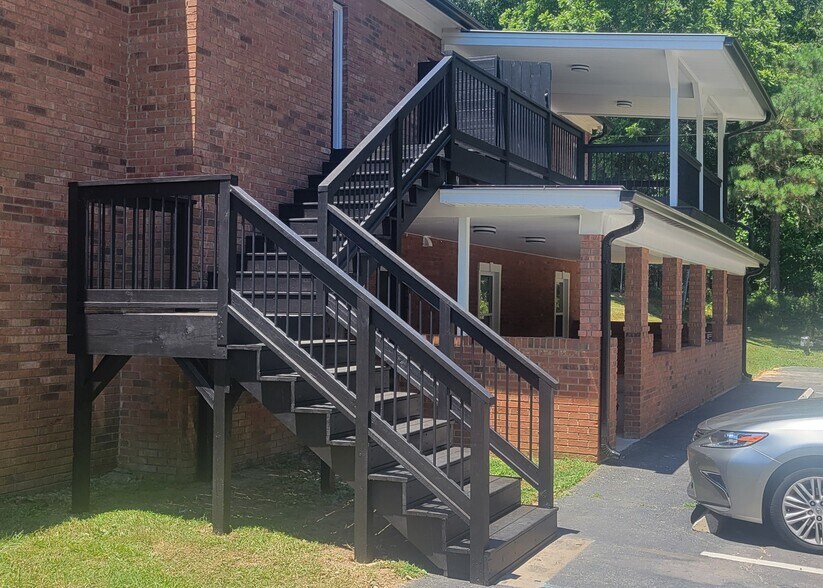back of building - 216 Legion Dr