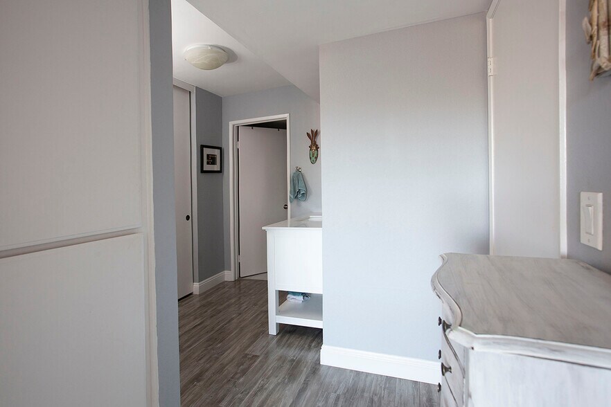 Building Photo - 12290 Corte Sabio