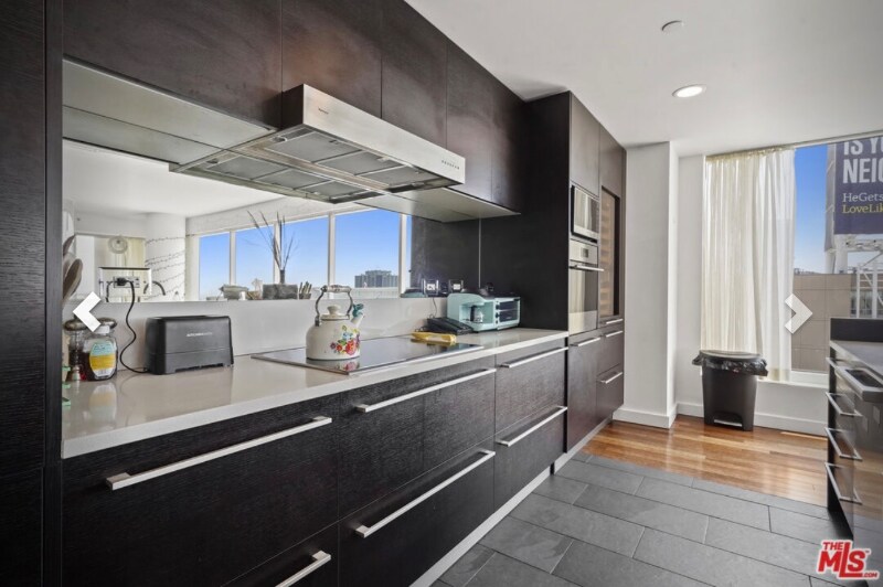 Building Photo - 6250 Hollywood Blvd