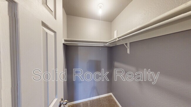 Building Photo - 4817 Ridenour Dr