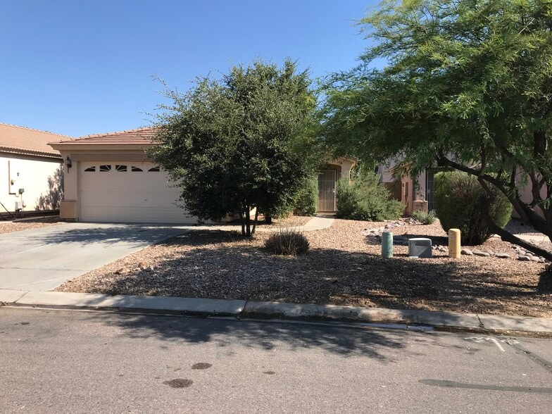 Building Photo - 865 E Monteleone St