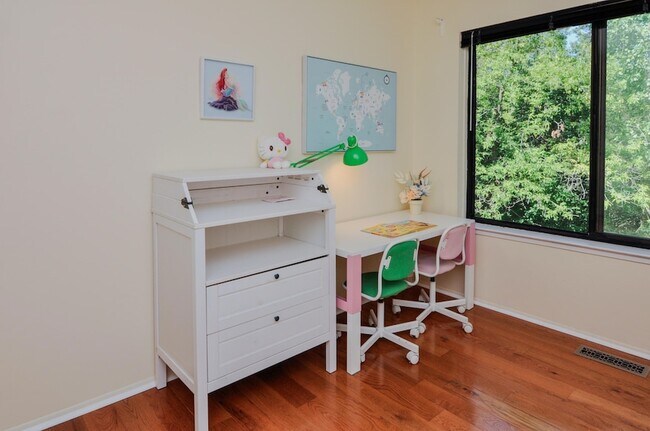 Building Photo - 609 Watersedge Dr