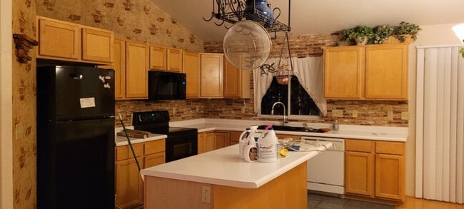 Building Photo - 201 Mallow Ct