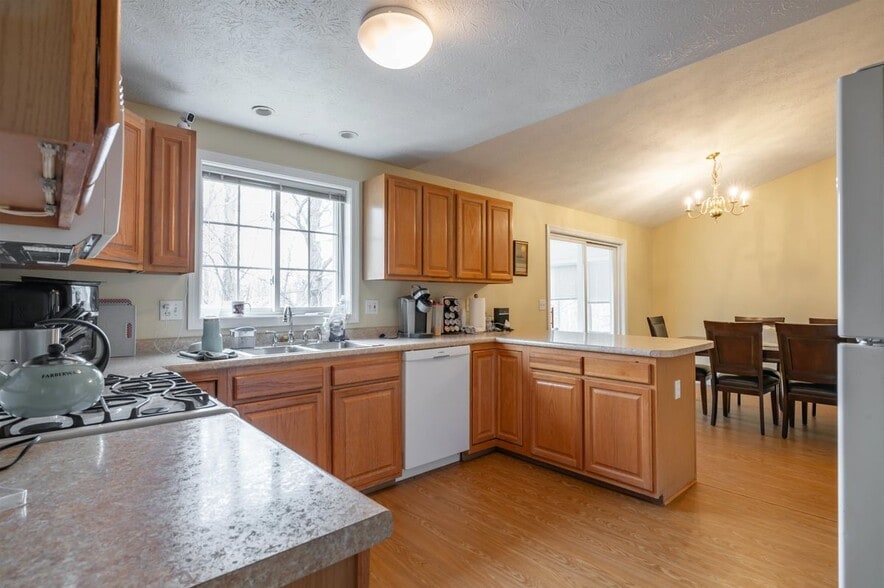 Building Photo - 4 Myopia