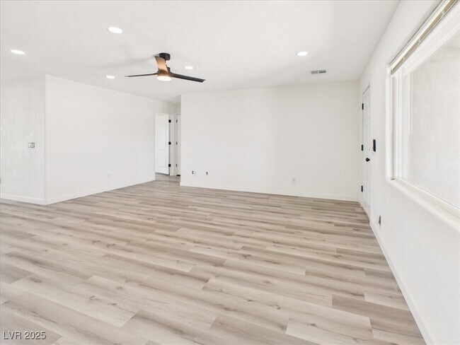 Building Photo - 5610 N Linda St