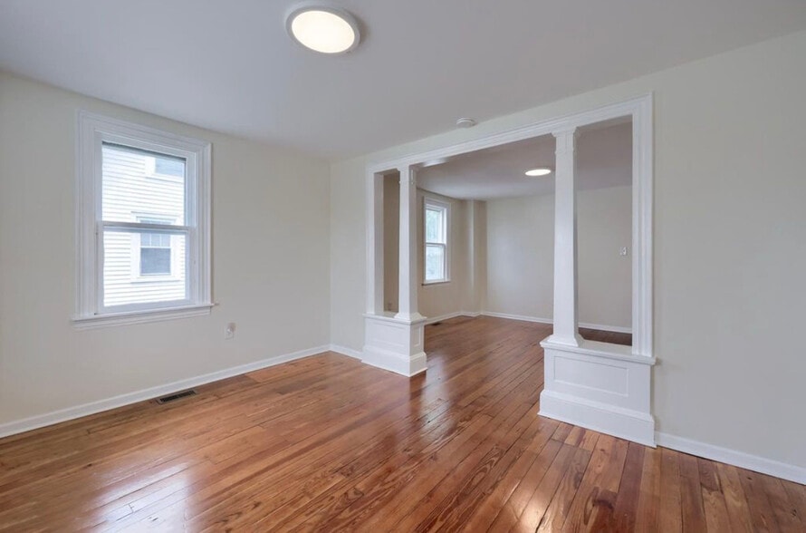 Building Photo - 1202 Baltimore St