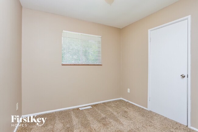 Building Photo - 20 Airshire Pl