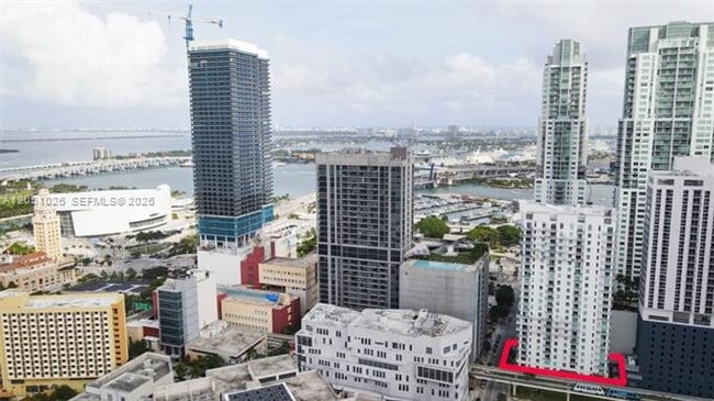 Building Photo - 16400 Collins Ave