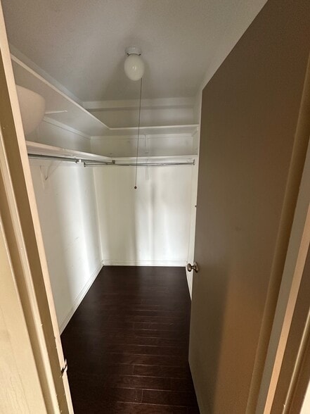 Building Photo - 2800 N Lake Shore Dr