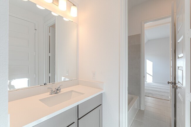 Building Photo - 15910 Mahogany Mist Dr