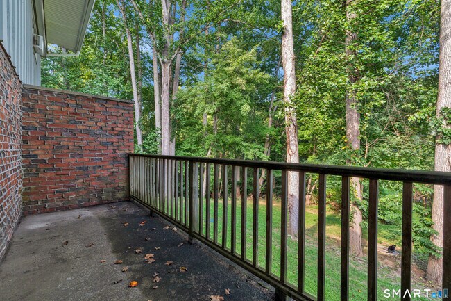 Building Photo - 19 Denlar Dr