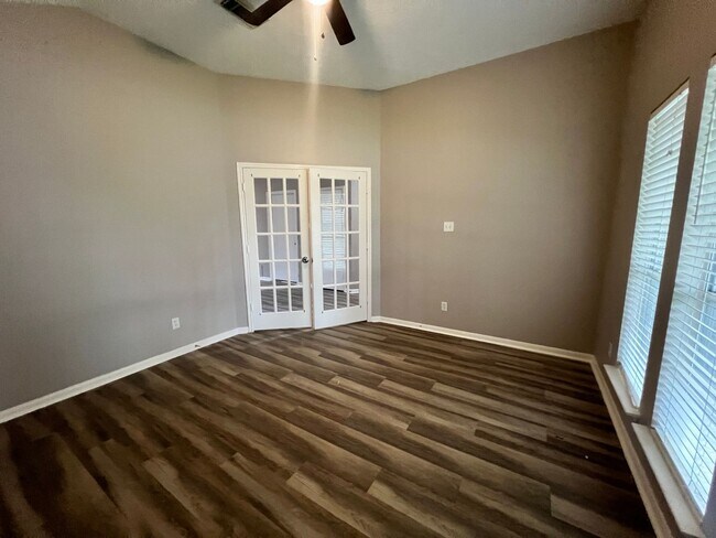 Building Photo - For Lease | 3 Bed, 2 Bath | 1,924 Sq Ft | ...