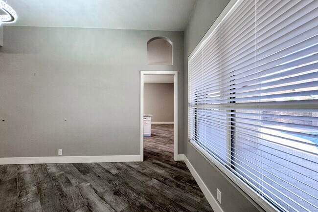 Building Photo - 3Bed/2.5 Ba House in Gated Community in No...