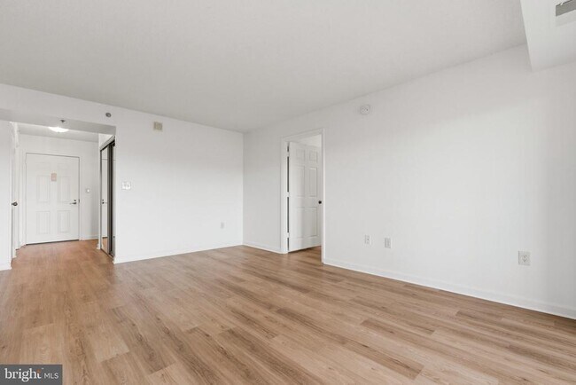 Building Photo - 2151 Jamieson Ave