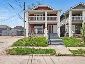 Building Photo - 833 Lilley Ave
