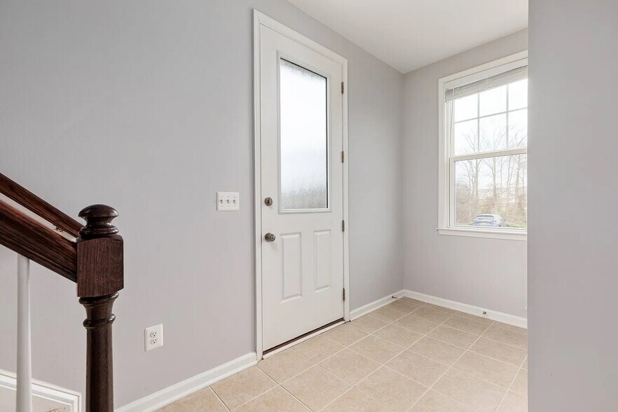 Building Photo - 148 Solara Dr
