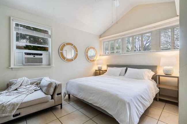 Building Photo - 5301 N Flagler Dr