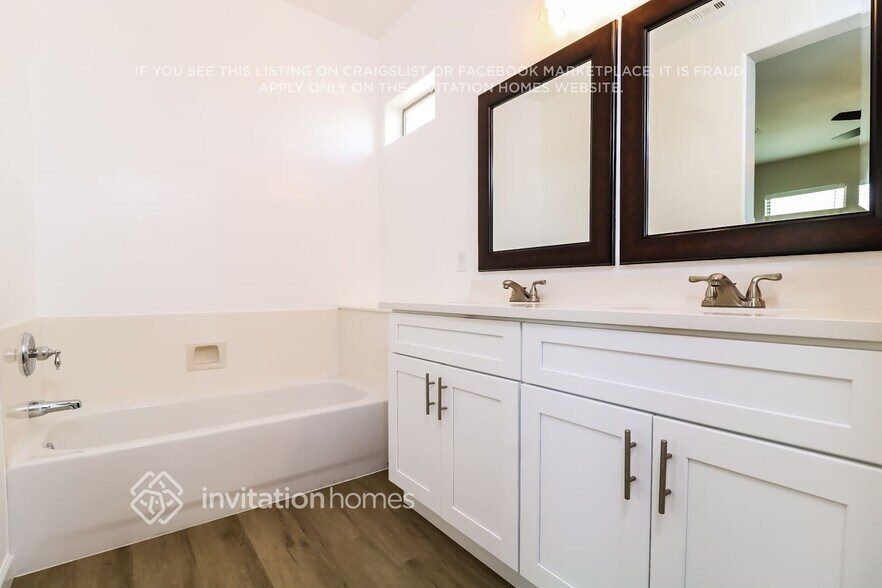 Building Photo - 8932 W Grovers Ave