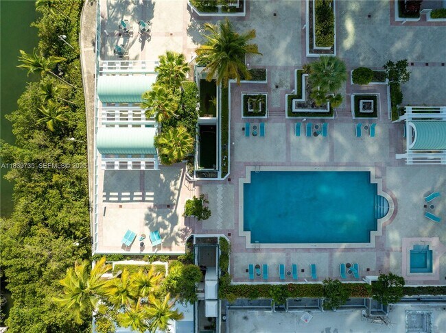 Building Photo - 16500 Collins Ave