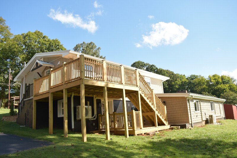 Building Photo - 1704 S Forest Dr