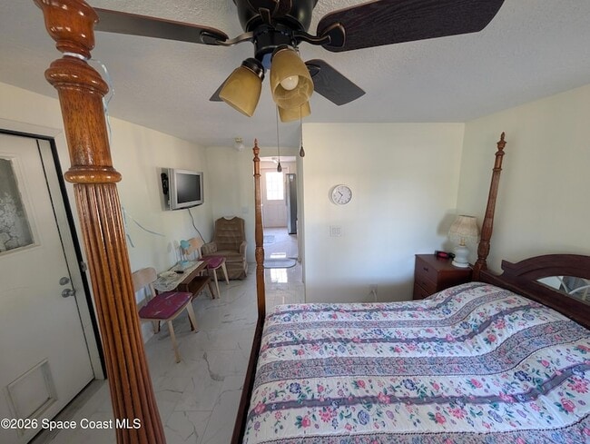 Building Photo - 2050 N Shannon Ave