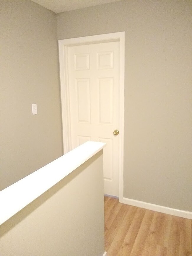 Building Photo - 2 bedroom Townhome: Oaklawn Park!