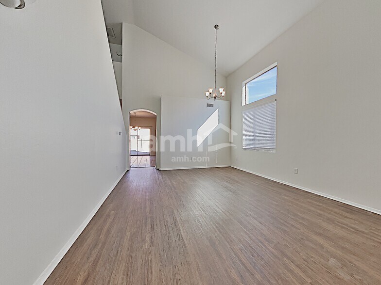 Building Photo - 11062 W Willow Field Dr