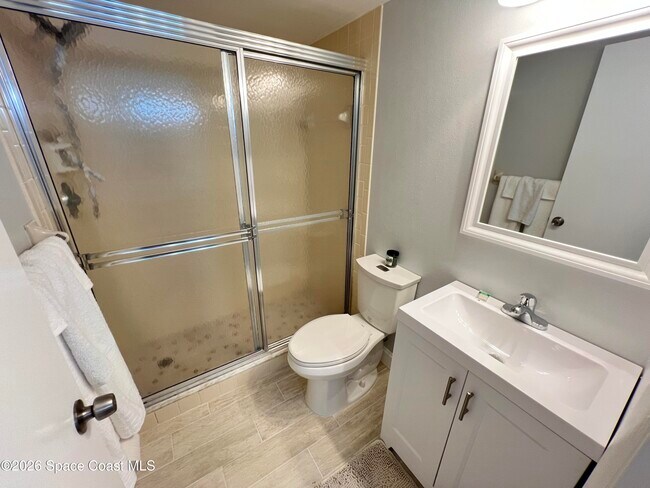 Building Photo - 8494 Ridgewood Ave