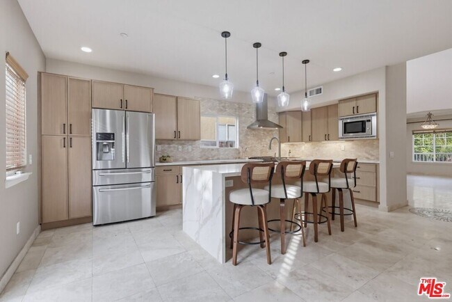 Building Photo - 5187 Knollwood Way