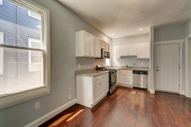 Building Photo - 167 Willow St