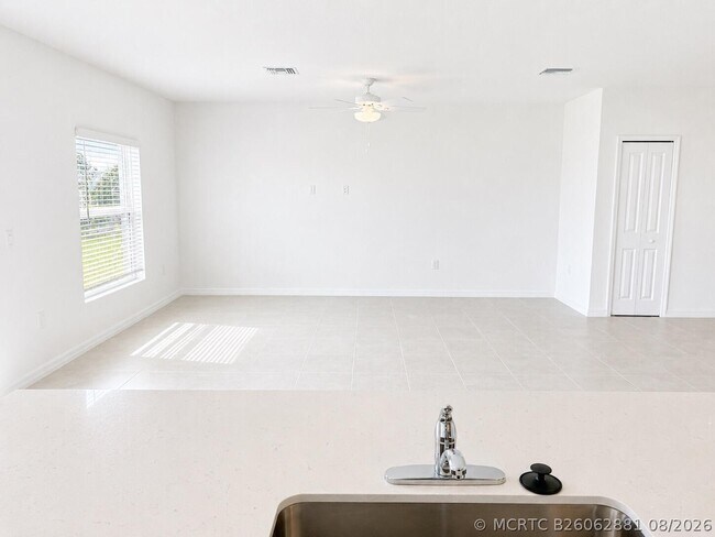 Building Photo - 16024 Palos Verdes St