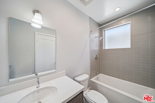 Building Photo - 1223 Hayworth Ave