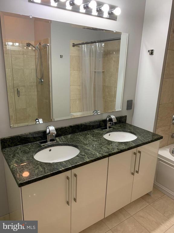 Building Photo - 901 N Penn St