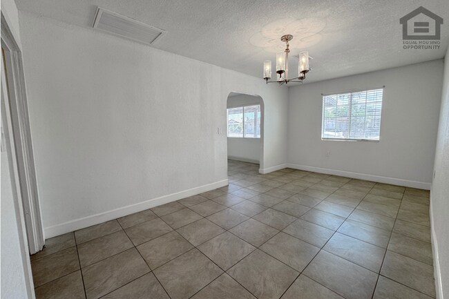 Building Photo - 4Bed/2Bath House at Chandler Blvd/McQueen Rd! Ready for Immediate Move-In! – NO HOA!