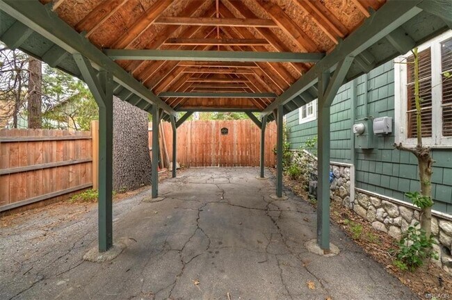 Building Photo - 295 Sunset Dr