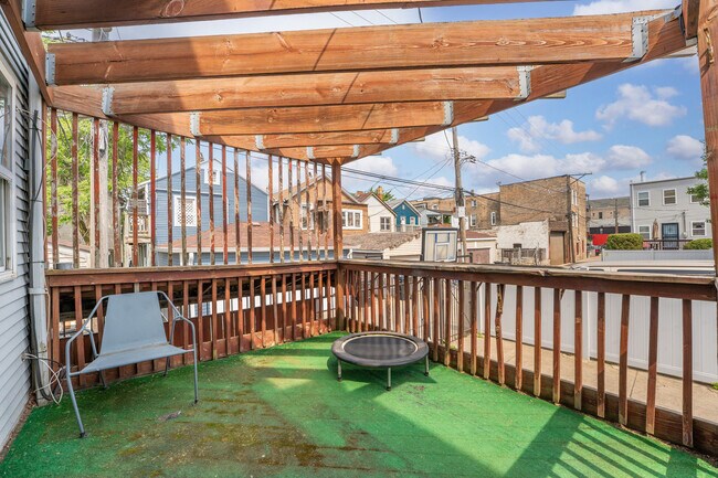 Building Photo - 1166 W Cullerton St